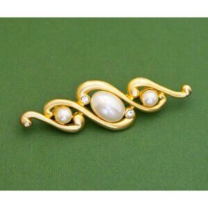 Vintage Gold Tone Pearl Brooch K28